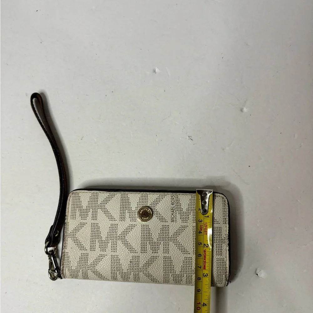 Michael Kors Vanilla Phone Case Wallet